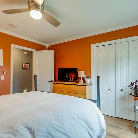 Historic East Nash Sleeps 6 Villa